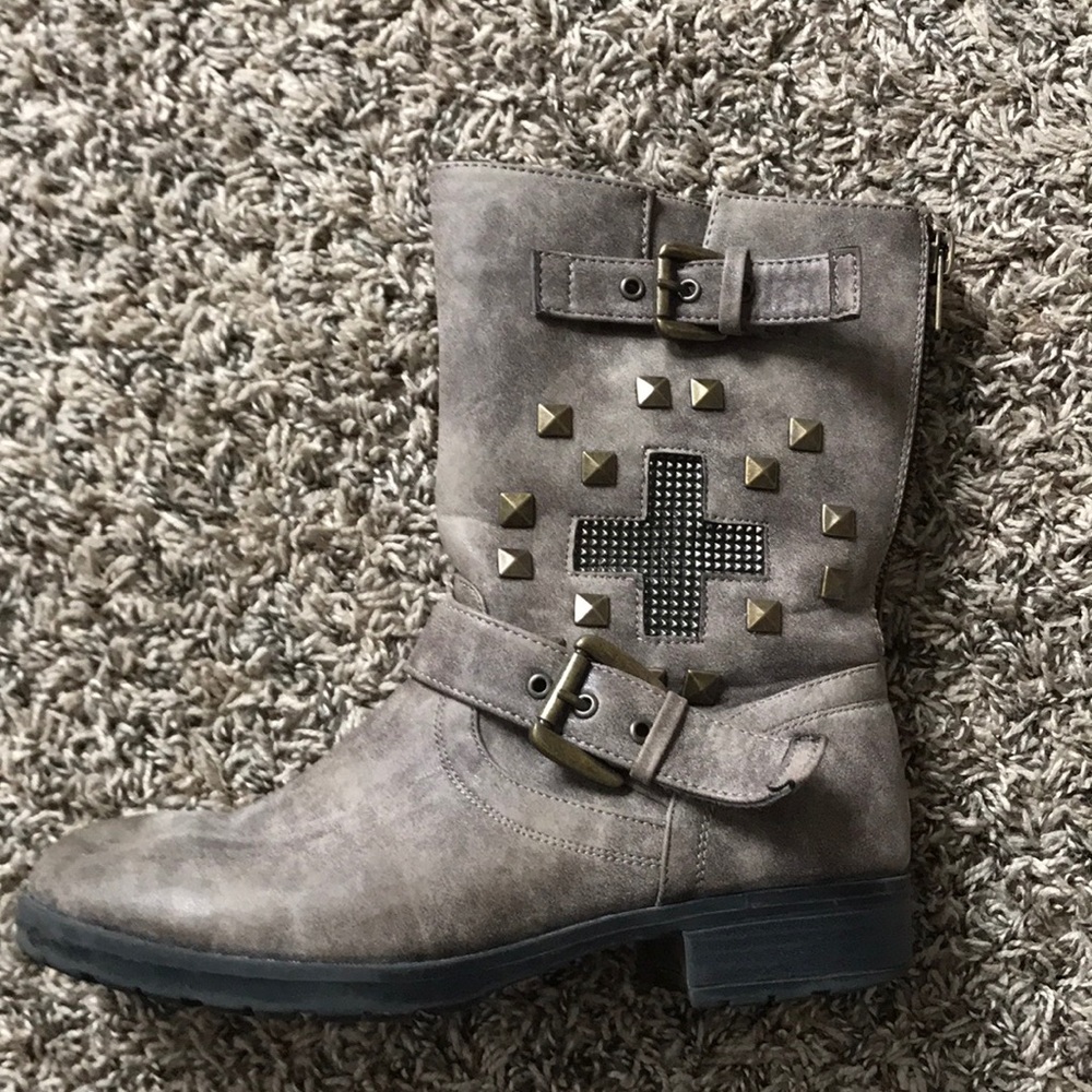 Report boots! Super cute!